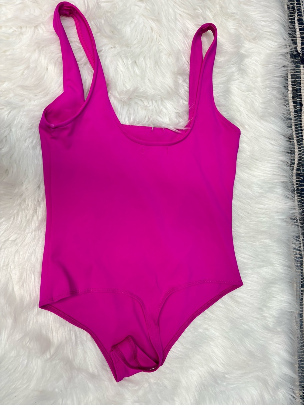 * | GOOD AMERICAN | Modern Tank Bodysuit in Scuba Fabric. Size 3. - Picture 5 of 6